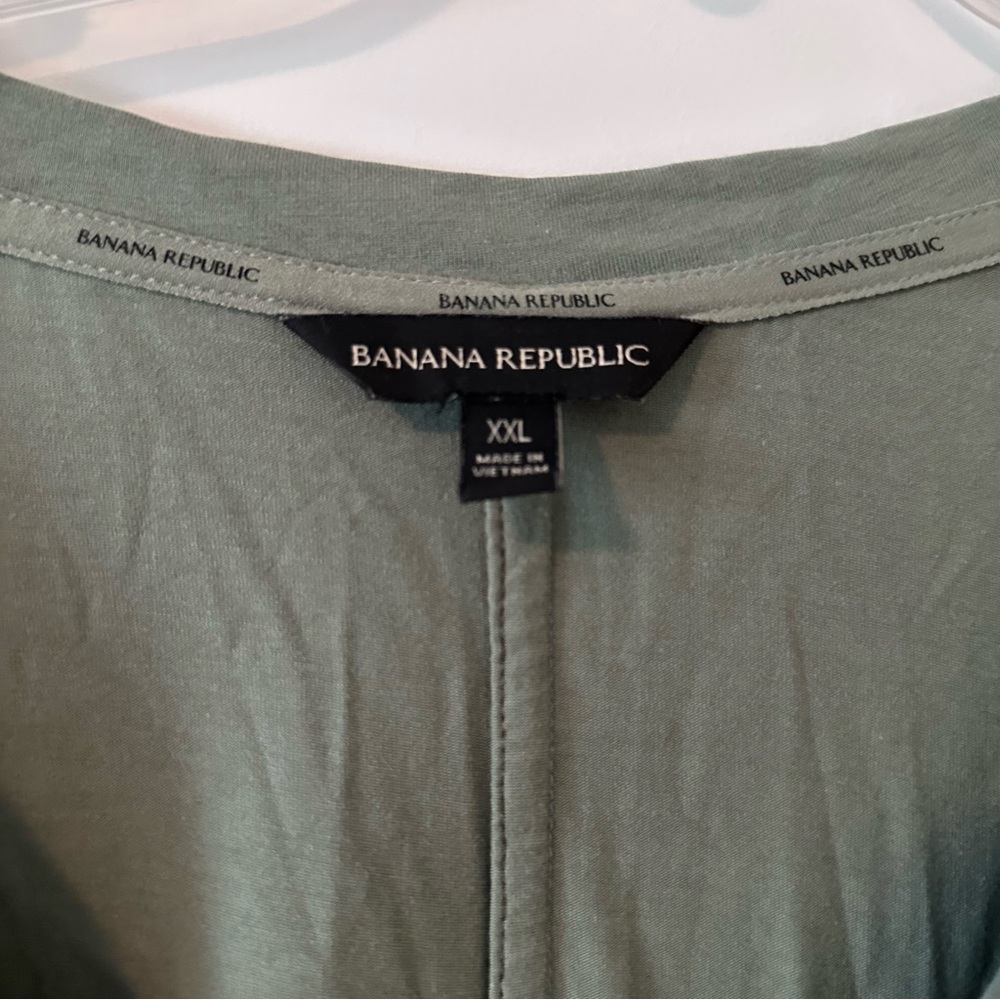 Banana Republic Sage Green V-Neck Short Sleeve Tee Size XXL - Picture 2 of 7